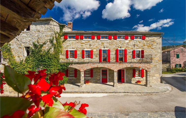 Ferienhaus für 28 Personen, mit Garten in Buzet