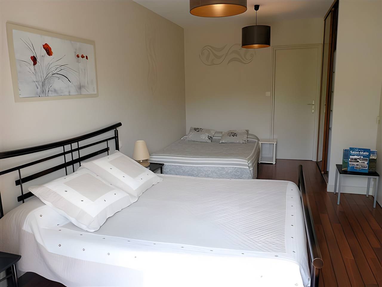 Guest Room “Chez Jean-Pierre et Marie-Thérèse” with Wi-Fi in Saint-Méloir-des-Ondes, Côte d’Émeraude