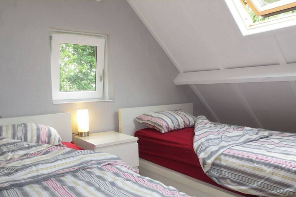 Charming fisherman's house with private garden in Adinkerke, De Panne