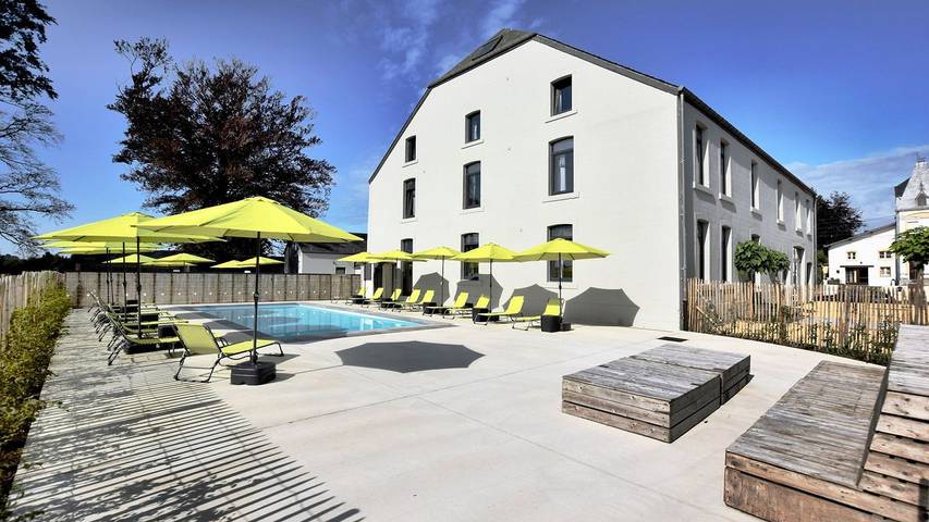 Maison de vacances pour 50 personnes, avec jardin ainsi que sauna et piscine au Province de Luxembourg