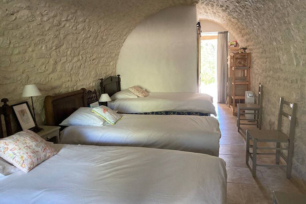 Appartement entier, Le Petit Bousquet, studio dans belle maison avec piscine, pour 3 pers in Montcuq-en-Quercy-Blanc, Quercy