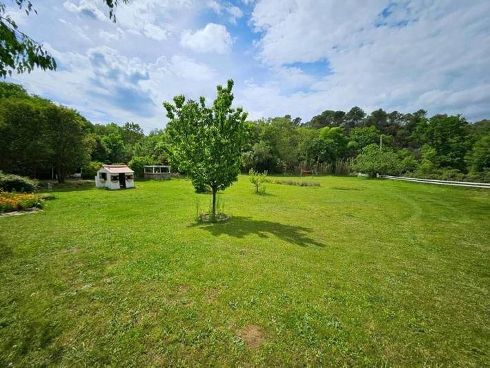 Appartement de vacances pour 2 personnes, avec jardin ainsi que vue et piscine