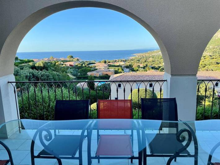 Gîte pour 6 personnes, avec piscine ainsi que vue et terrasse, animaux acceptés dans Gare du Club Med Cocody - 3