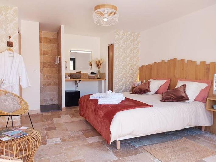 Maison d’hôte pour 2 personnes, avec Jacuzzi et Terrasse ainsi que Jardin et Piscine dans Eure-et-Loir