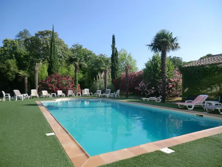 Hôtel pour 3 personnes, avec piscine ainsi que jardin et vue, animaux acceptés - 1