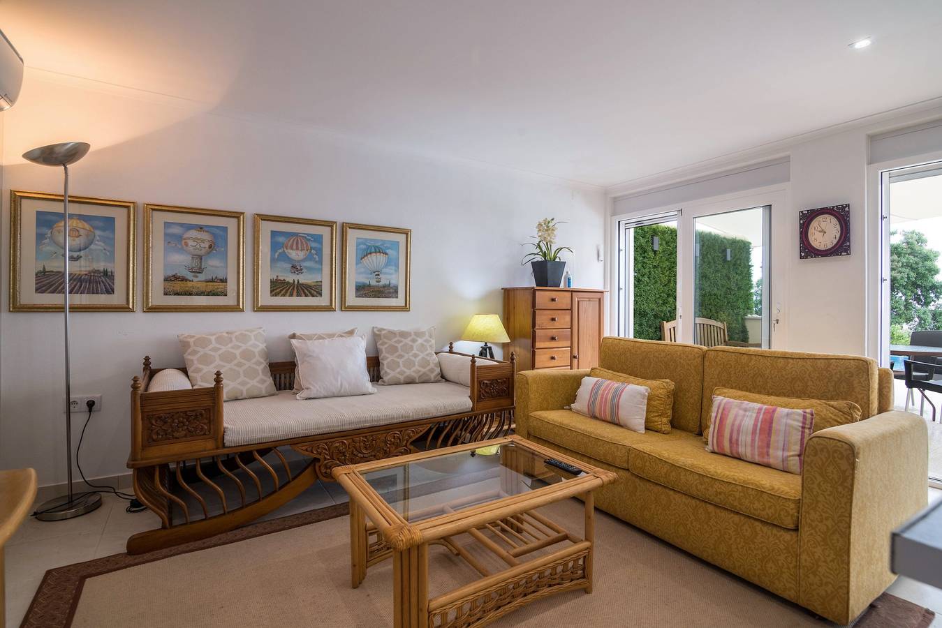 Appartement entier, Appartement Abelha avec vue sur la mer, piscine à débordement, jardin partagé et Wi-Fi in Loulé (São Clemente), District de Faro