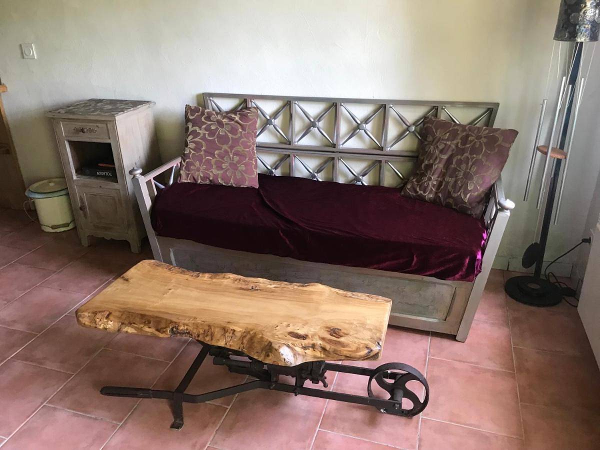 Maison de hobbit montcuq in Montcuq-en-Quercy-Blanc, Quercy