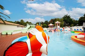 Camping pour 7 personnes, avec bassin pour enfant sur l' Île de Ré
