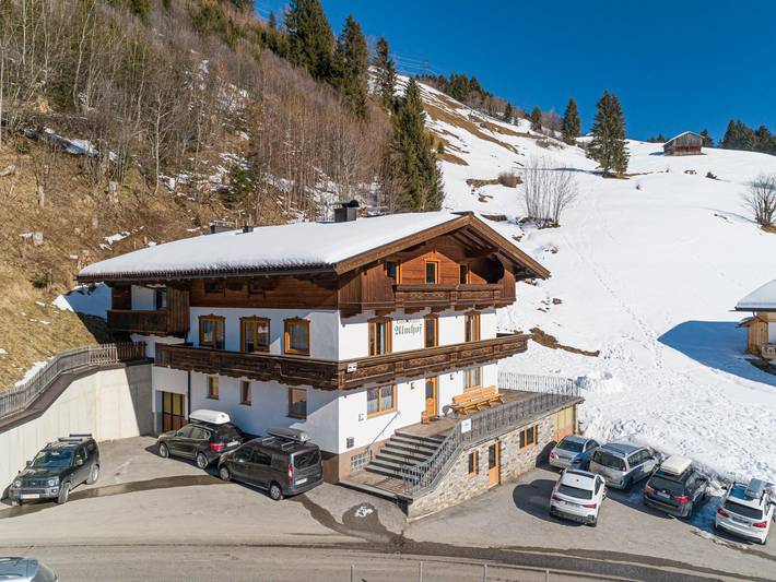 Ferienhaus für 26 Personen, mit Balkon und Terrasse