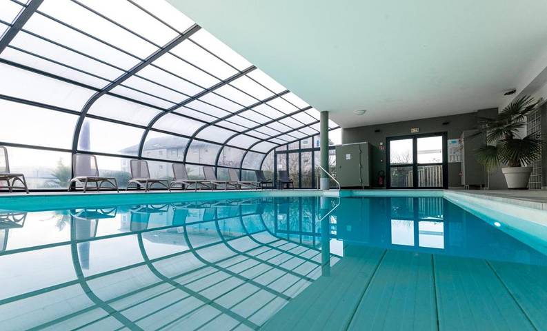Appart’hôtel pour 4 personnes, avec Balcon et Terrasse ainsi que Jacuzzi et Jardin