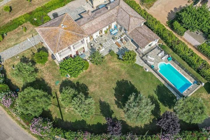 Location de vacances pour 6 personnes, avec terrasse et jardin à Sorbo-Ocagnano - 2