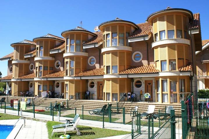 Gîte pour 6 personnes, avec jardin ainsi que piscine et jacuzzi à Noja - 2