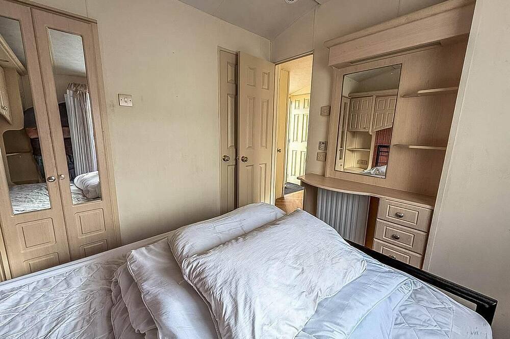 6 berth pet friendly caravan in Hunstanton by the beach in Hunstanton, Norfolk Coast