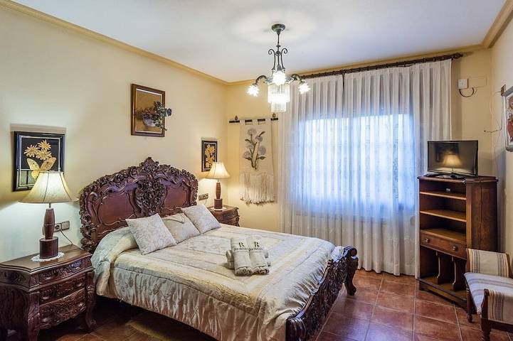 Location de vacances pour 12 personnes, avec jardin à Cuevas del Becerro - 2