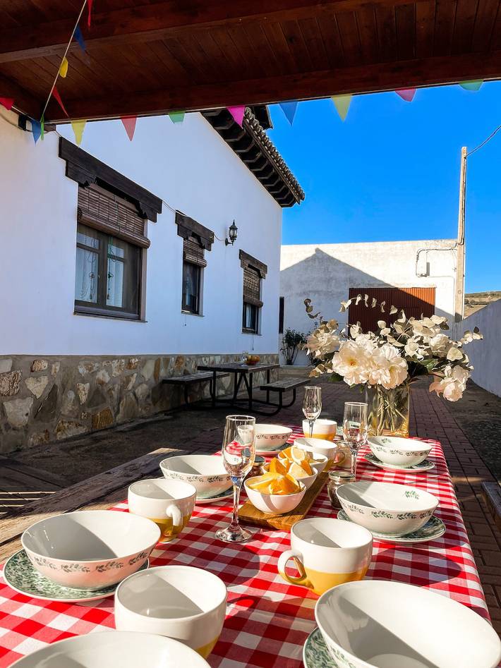 Landhaus 'La Brecera' mit Bergblick, Whirlpool, Grill und Kamin. in Los Cortijos, Comarca de la Mancha