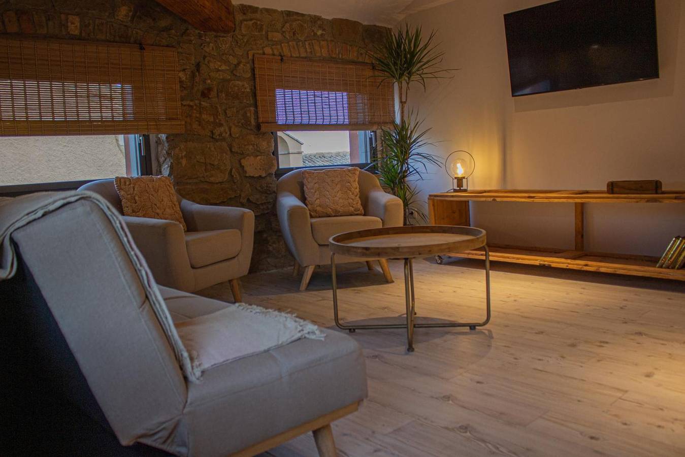 Appartement entier, Appartement 'Àtic 2' avec terrasse partagée, Wi-Fi et climatisation in Balaguer, Noguera (comarque)