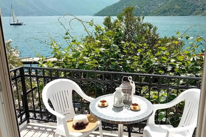 Gîte pour 4 personnes, avec balcon et vue dans Risan