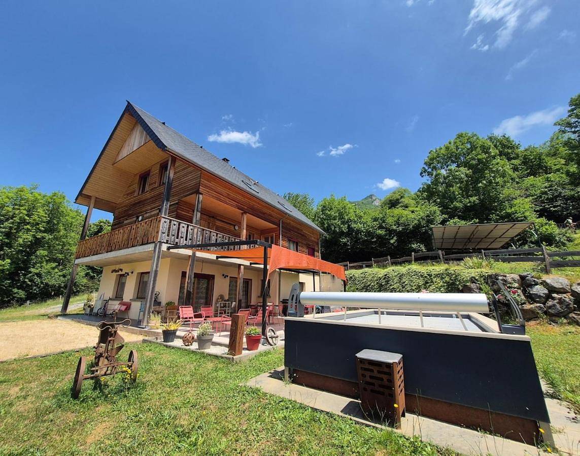 Maison familiale avec piscine au cœur des Pyrénées in Rebouc, Hèches