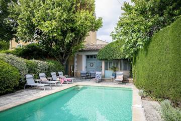 Location de vacances pour 20 personnes, avec jardin à Villes-sur-Auzon