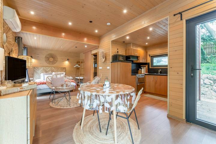 Vacation Home 'Lodge Slow Life - Mas De Rey' with Private Terrace, Wi-Fi & Air Conditioning in Arpaillargues-et-Aureillac, Nimes region