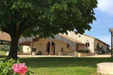 Gîte pour 4 personnes, avec terrasse ainsi que jardin et piscine à Bouniagues