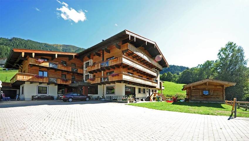 Hotel para 5 personas, con sauna y piscina además de vistas y jardín - 1