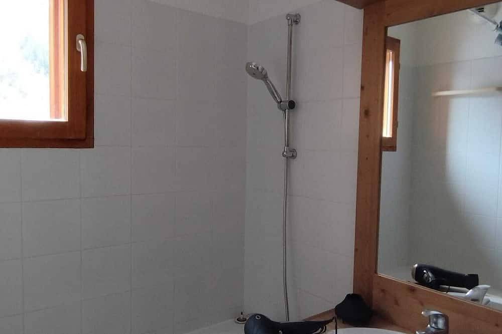 Apartamento entero, Mountain apartment ⭐️⭐️⭐️ heated pool, ski slopes 100m away. in Arvieux, Queyras