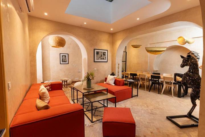 Villa pour 12 personnes, avec piscine ainsi que terrasse et vue