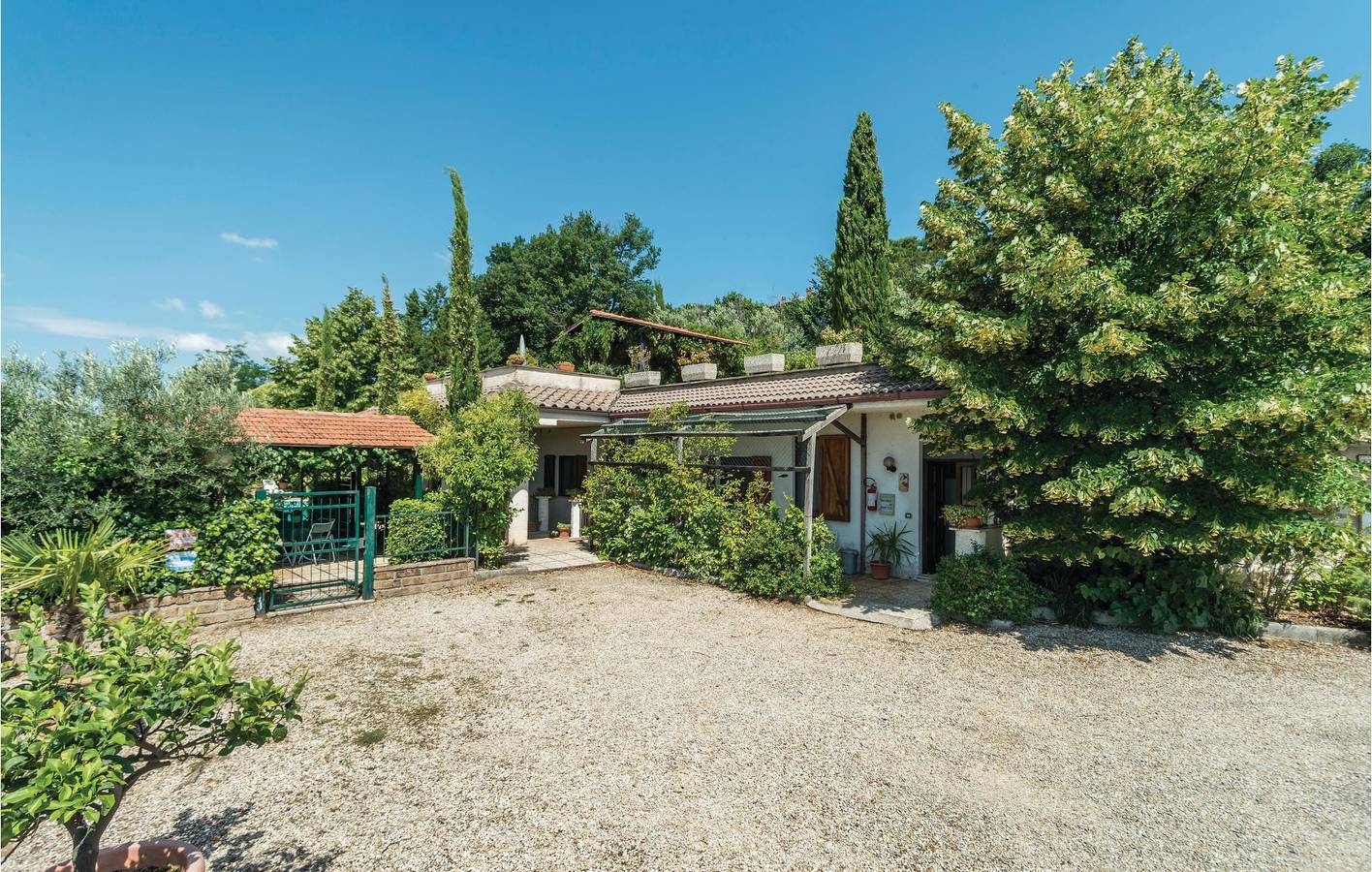 Ganze Ferienwohnung, Gemütliche Wohnung in der Nähe von Laghetto di Marcarelli mit WiFi & Pool in Magione, Lago Trasimeno
