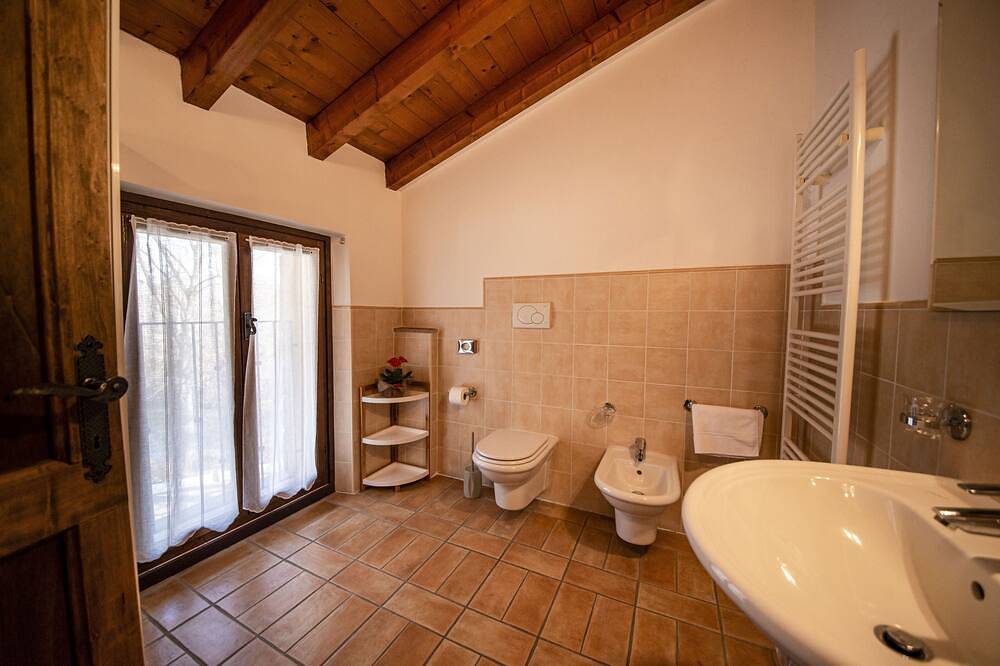 A B&B nestled in the nature of the Mincio Park. The ideal place to relax in Volta Mantovana, Mantua Province
