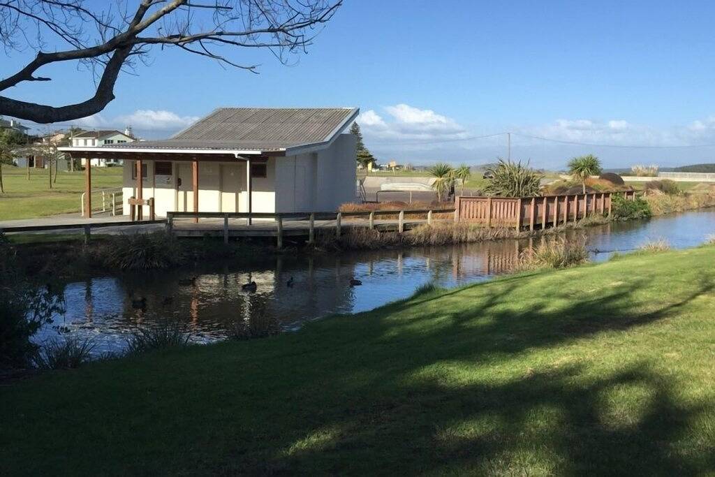 Ein familienfreundlicher Bach in Manawatu-Wanganui