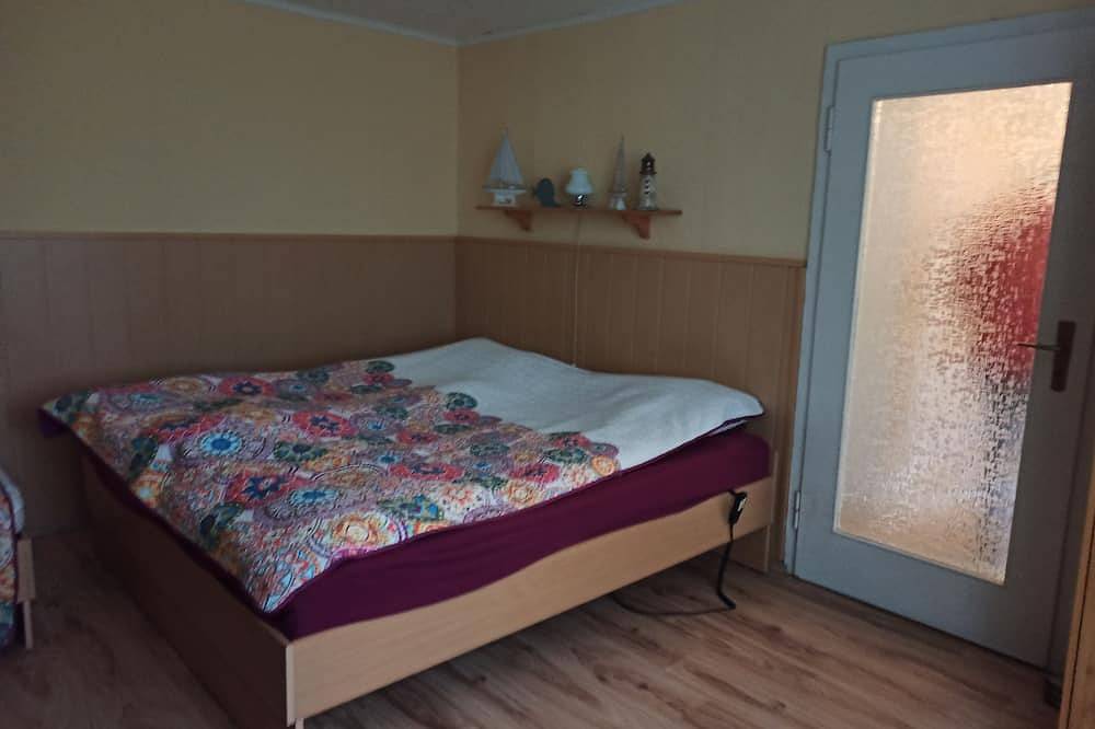 Der Ferienbungalow südlich vom Seebad Zinnowitz. Auf einem goßen Grundstück in Neuendorf (Usedom), Lütow