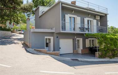 Ferienhaus für 8 Personen, mit Garten und Terrasse in Baska Voda