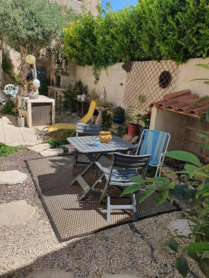 Location de vacances pour 3 personnes, avec jardin ainsi que piscine et terrasse à Uchaud - 4