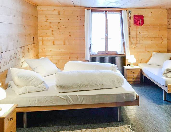 Entire holiday apartment, Holiday apartment for 8 people with view in Luzein, Plessur alps