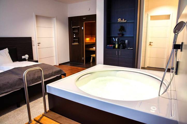 Hotel für 2 Personen, mit Terrasse und Whirlpool sowie Sauna und Ausblick in Weingarten