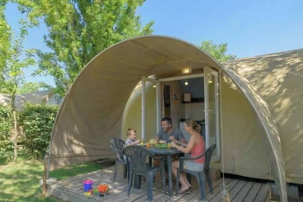 Camping 3 étoiles - Piscine in Saint-Gérons, Région d'Aurillac