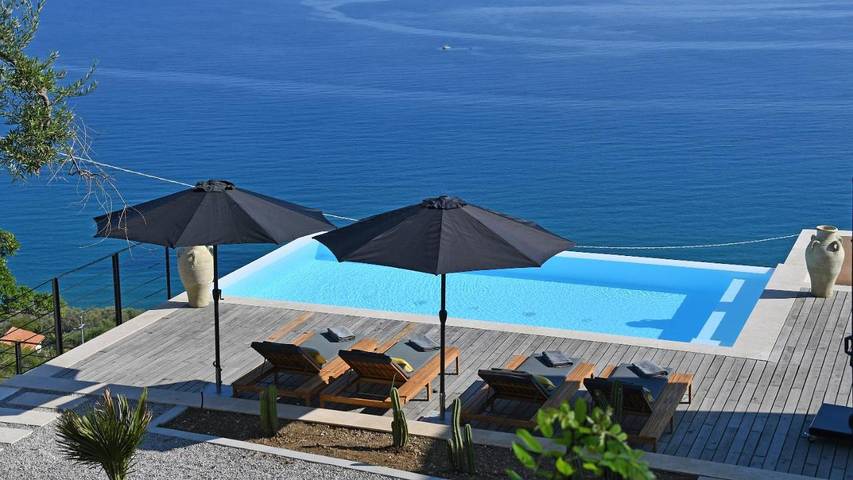 Villa per 8 persone, con terrazza e piscina nonché giardino in Sant'Ambrogio