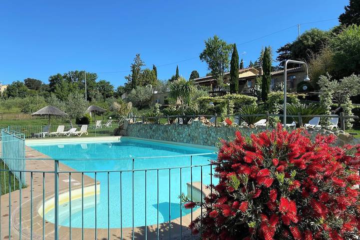 Agriturismo per 8 persone, con piscina e giardino nonché idromassaggio in Pomarance