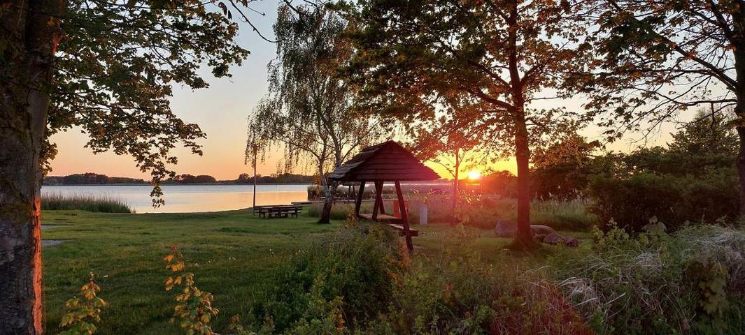 Apartamento de vacaciones para 4 personas, con vistas al lago además de jardín y vistas - 1