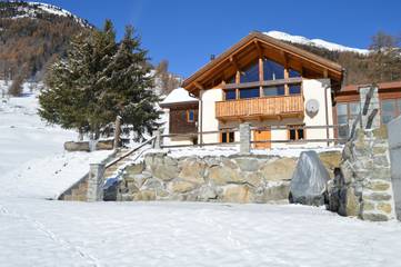 Location de vacances pour 6 personnes, avec terrasse, adapté aux familles à Zernez