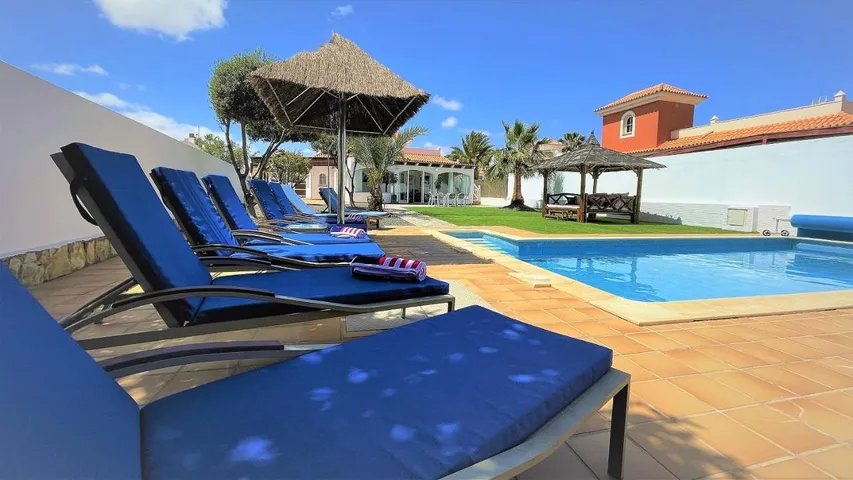 Chalet para 8 personas, con terraza y piscina además de jardín y vistas, Se admiten mascotas - 1
