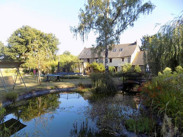 Chambre d’hôte pour 3 personnes, avec jardin ainsi que piscine et vue, adapté aux familles