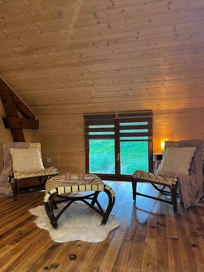 Gîte pour 4 personnes, avec piscine ainsi que terrasse et jacuzzi dans Arronnes