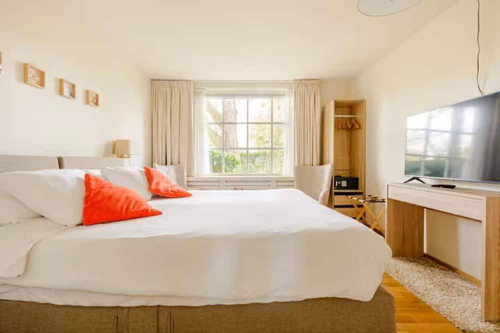60 m2 luxury apartment with double jacuzzi and private Finnish sauna, in villa in Oss, Noord-Brabant
