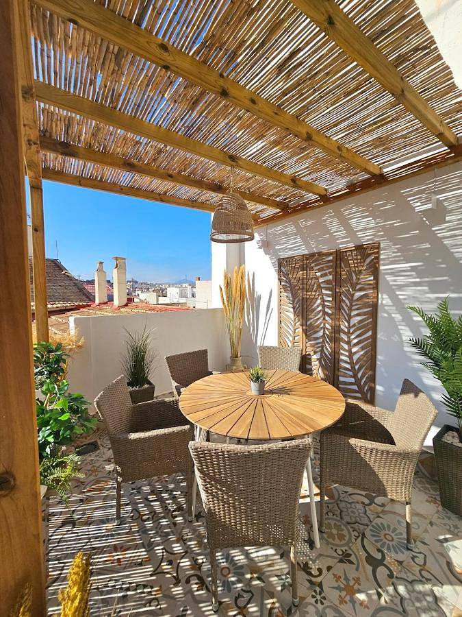 Apartahotel para 2 personas, con Balcón además de Terraza y Vistas en Alicante