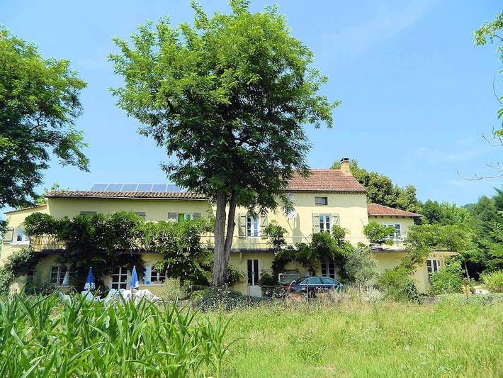 Gîte pour 10 personnes, avec piscine ainsi que jardin et terrasse, animaux acceptés