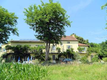 Gîte pour 10 personnes, avec jardin ainsi que piscine et terrasse, animaux acceptés à Saint-Vincent-de-Cosse