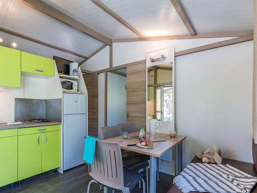 Camping Le Soleil de La Méditerranée - Chalet 8 personnes - Chalet | Comfort | 3 Ch. | 6/8 Pers. | Clim. | Tv in Saint-Cyprien-Plage, Saint-Cyprien