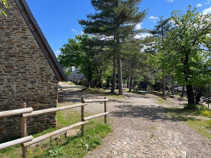 Parc de vacances pour 8 personnes, avec terrasse et piscine, animaux acceptés à Saint-Germain-de-Calberte - 4